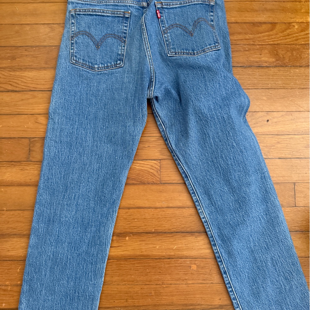 Levi’s wedgie straight ankle.